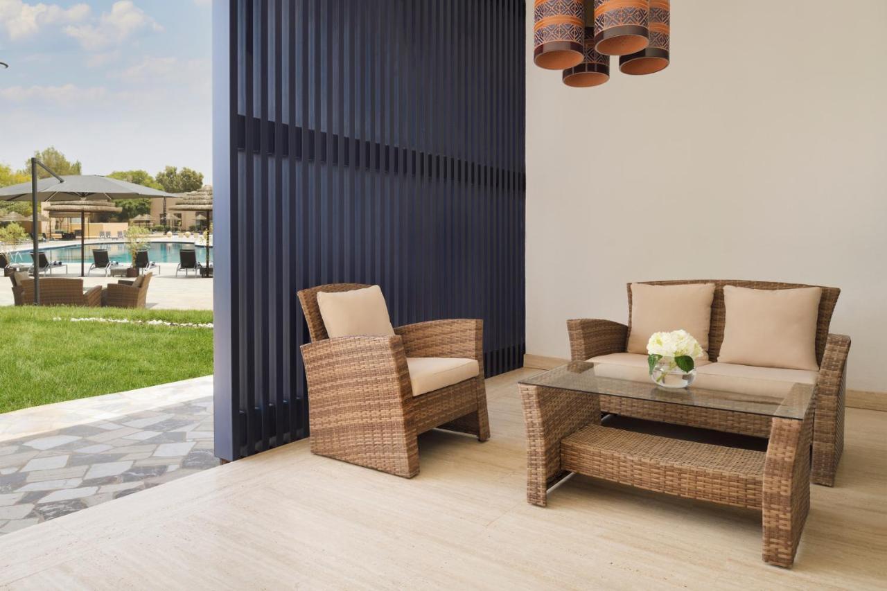 InterContinental Riyadh, an IHG Hotel Bagian luar foto Outdoor furniture
